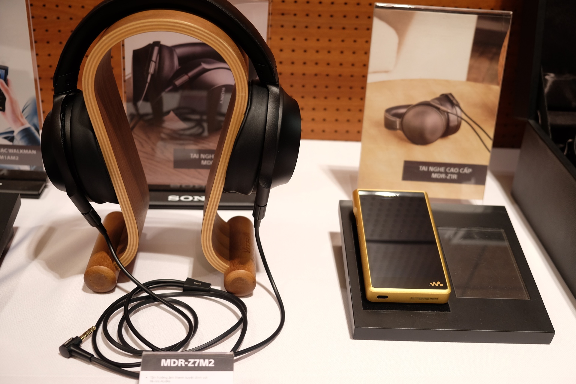 Phụ Kiện Vàng Audio – Loa, Tai nghe, Phụ Kiện & Đồ Chơi Công Nghệ Cao Cấp