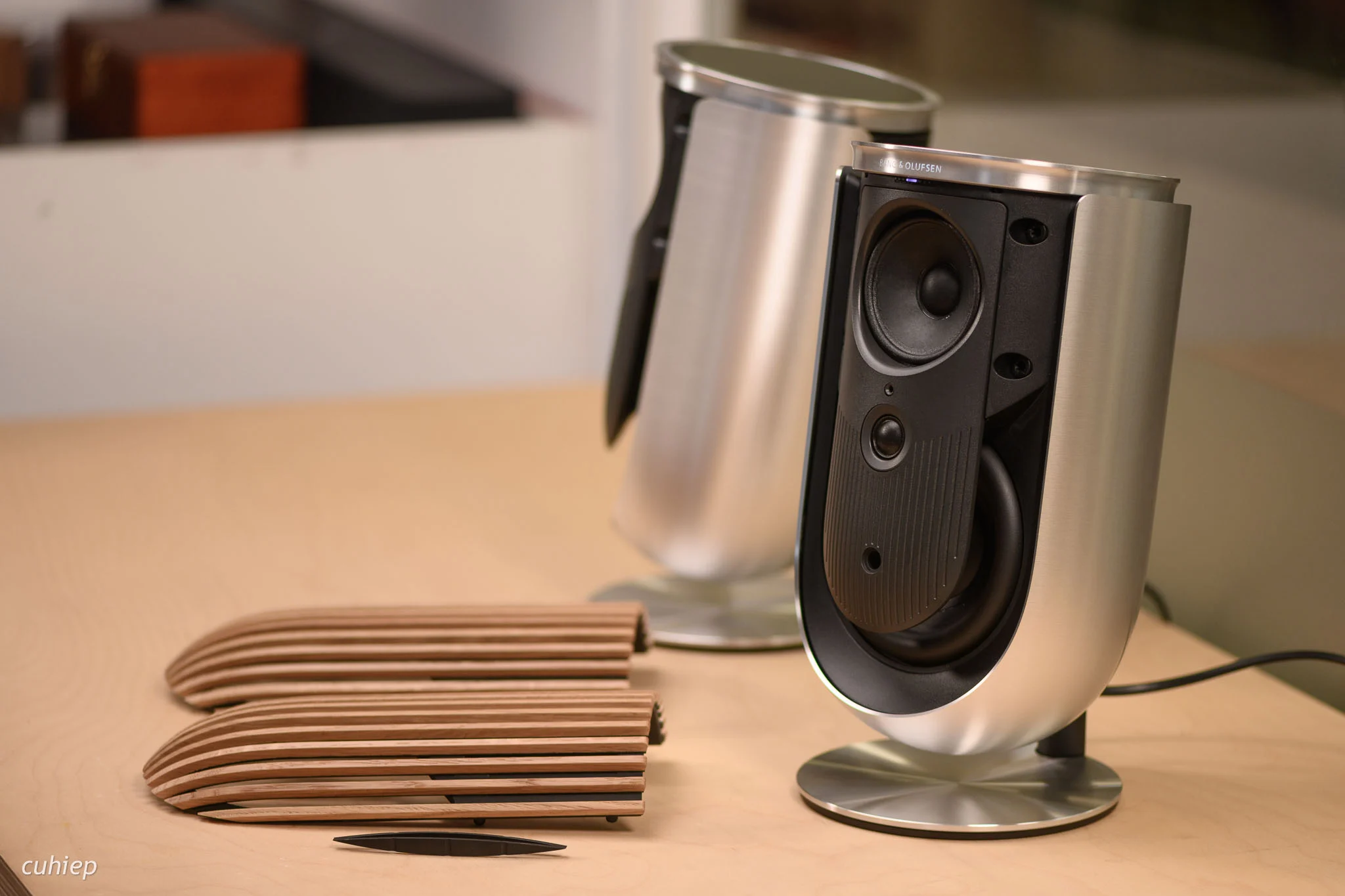 Phụ Kiện Vàng Audio – Loa, Tai nghe, Phụ Kiện & Đồ Chơi Công Nghệ Cao Cấp